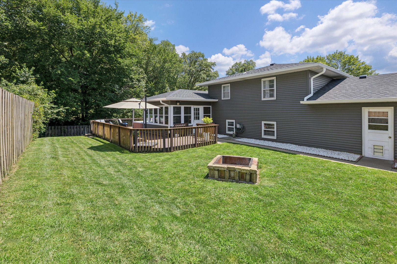 702 15th Avenue Northwest Clinton, IA 52732 - Photo 5 of 48
