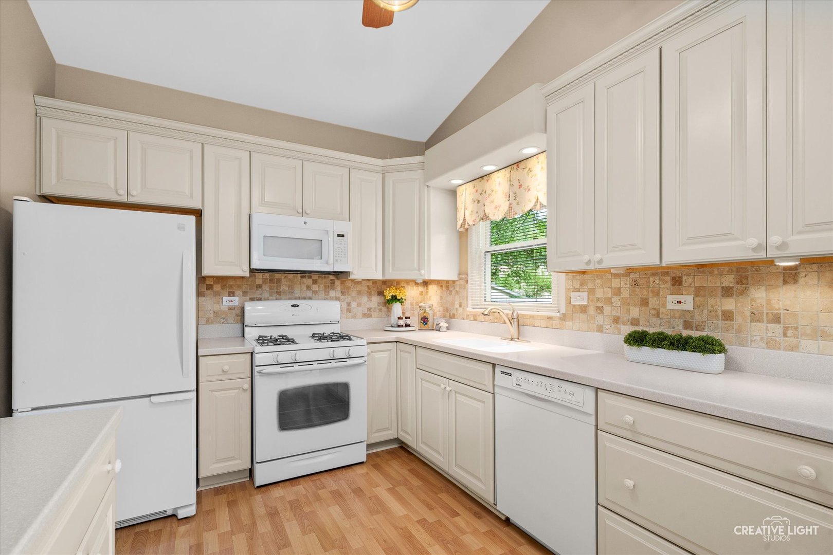 1128 Modaff Road Naperville, IL 60540 - Photo 10 of 39 Gallery Image 10