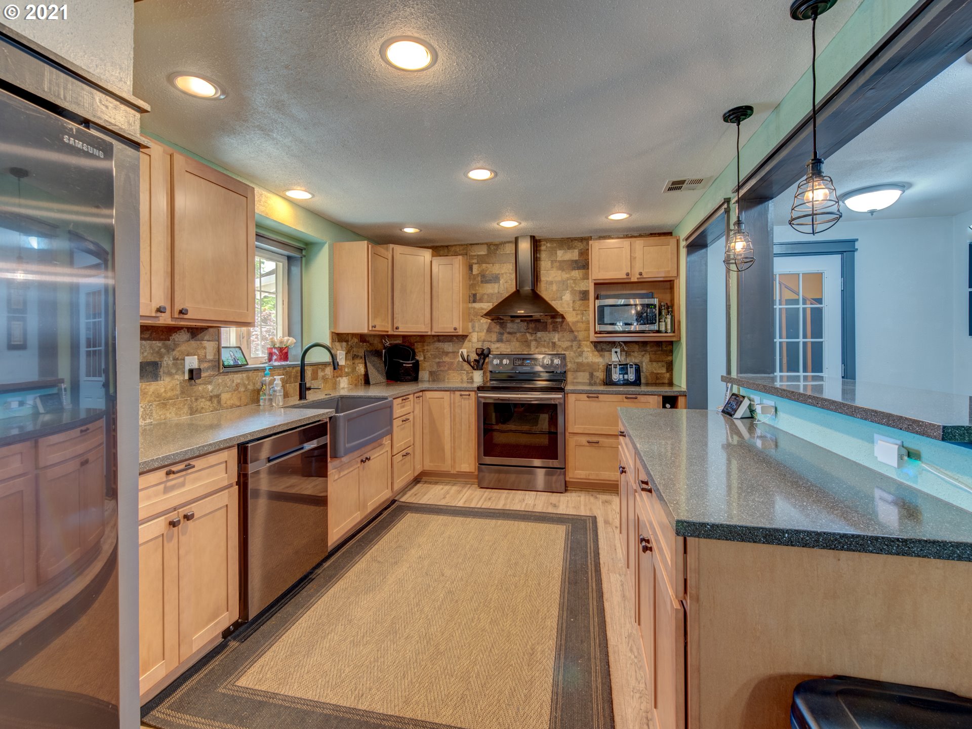 2825 Harlow Road Eugene, OR 97401 - Photo 4 of 29 Gallery Image 4
