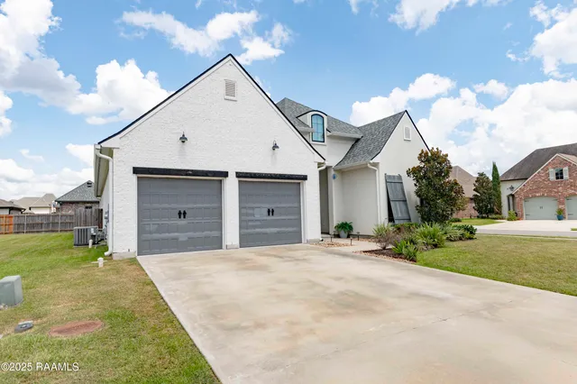 $415,000 | 111 Portside Drive, Broussard, LA 70518