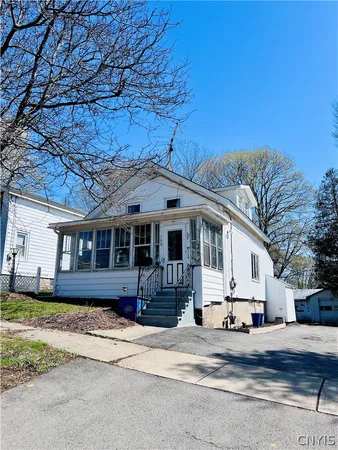 $1,950 | 140 East Oneida Street, Oswego, NY 13126