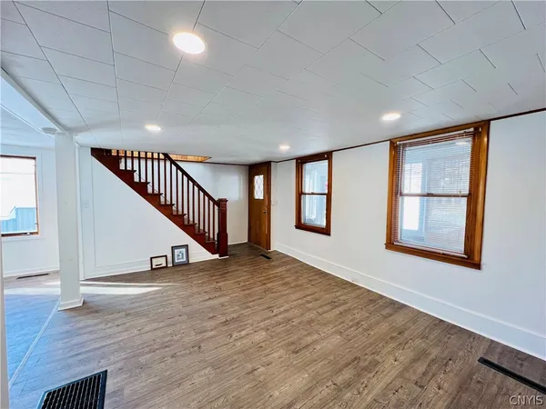 $1,950 | 140 East Oneida Street, Oswego, NY 13126