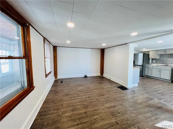 $1,950 | 140 East Oneida Street, Oswego, NY 13126