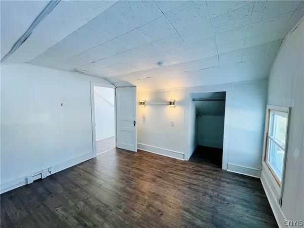 $1,950 | 140 East Oneida Street, Oswego, NY 13126