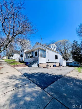 $1,950 | 140 East Oneida Street, Oswego, NY 13126