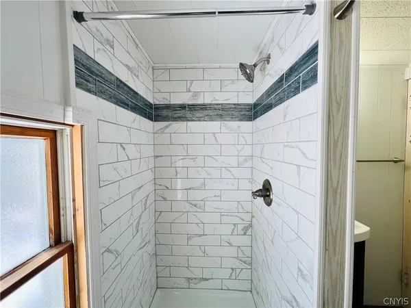 $1,950 | 140 East Oneida Street, Oswego, NY 13126