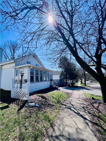 $1,950 | 140 East Oneida Street, Oswego, NY 13126