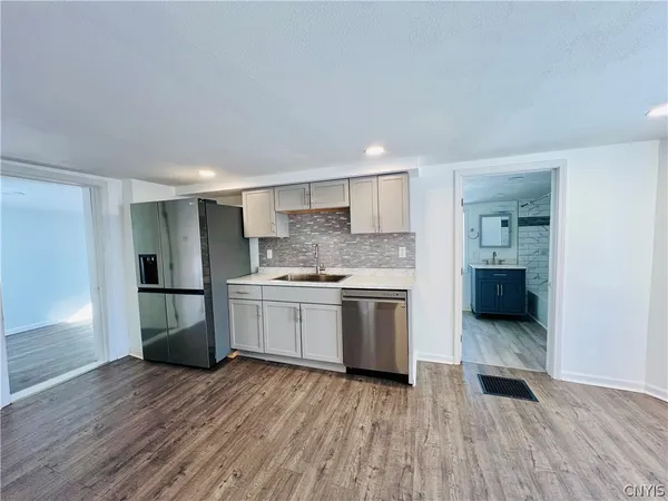 $1,950 | 140 East Oneida Street, Oswego, NY 13126