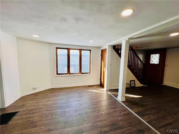 $1,950 | 140 East Oneida Street, Oswego, NY 13126