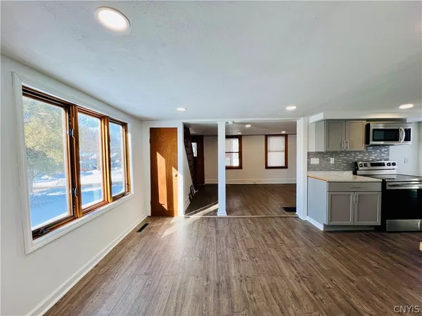 $1,950 | 140 East Oneida Street, Oswego, NY 13126