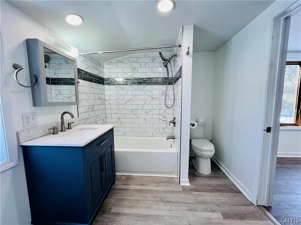 $1,950 | 140 East Oneida Street, Oswego, NY 13126