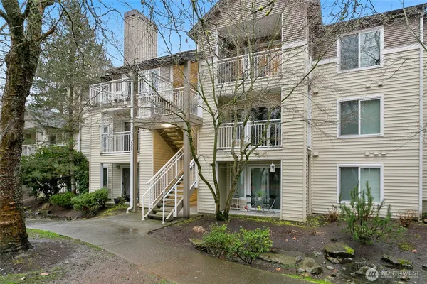 $325,000 | 12303 Harbour Pointe Boulevard, Unit U105, Mukilteo, WA 98275