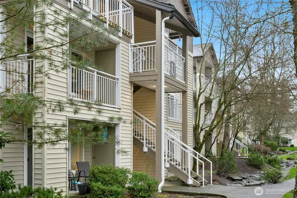 $325,000 | 12303 Harbour Pointe Boulevard, Unit U105, Mukilteo, WA 98275