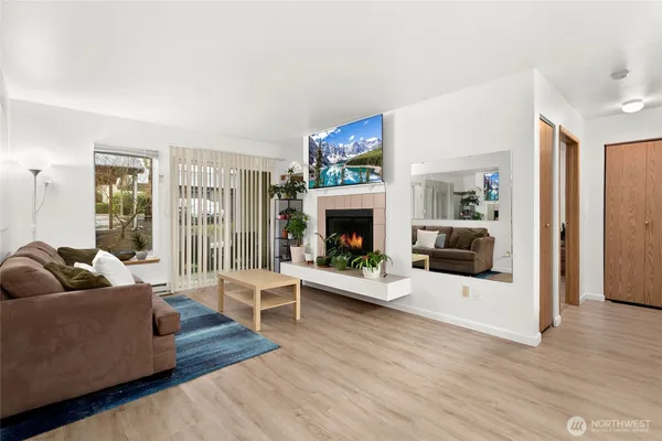 $325,000 | 12303 Harbour Pointe Boulevard, Unit U105, Mukilteo, WA 98275