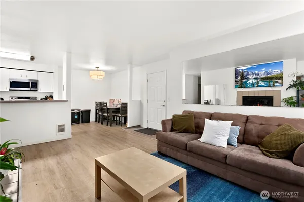 $325,000 | 12303 Harbour Pointe Boulevard, Unit U105, Mukilteo, WA 98275