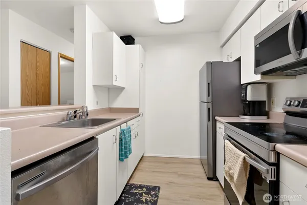 $325,000 | 12303 Harbour Pointe Boulevard, Unit U105, Mukilteo, WA 98275