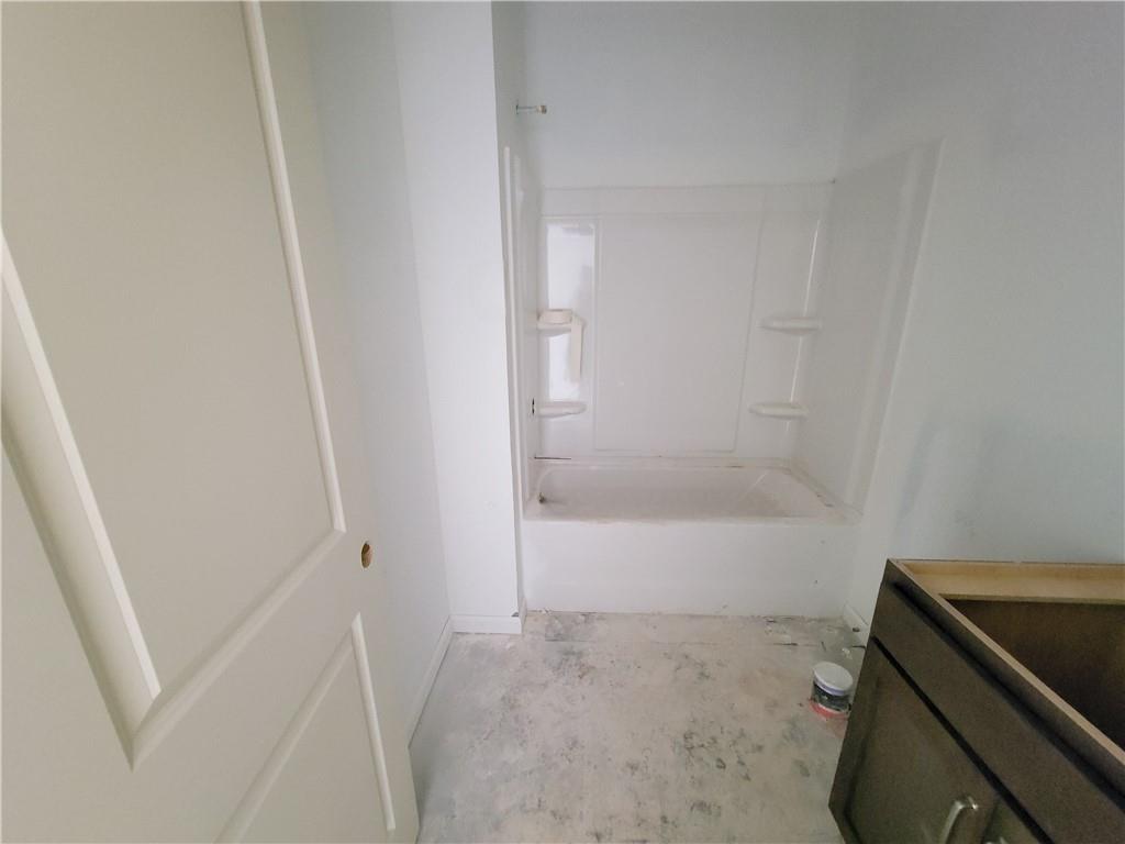 64 Silverleaf Trail Bethlehem, GA 30620 - Photo 6 of 25 a bathroom with a tub