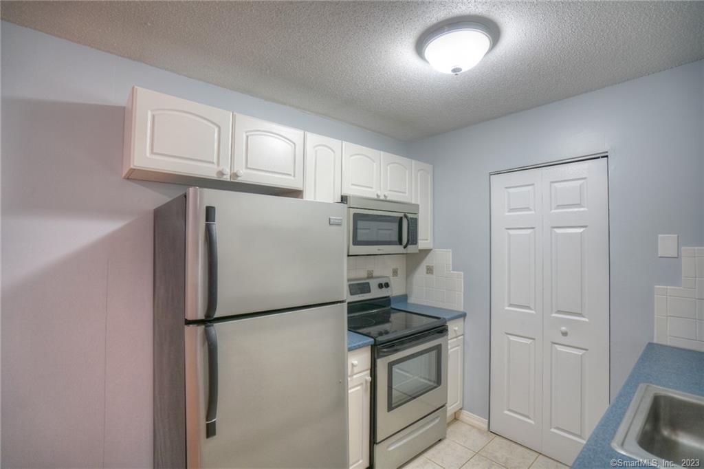 86 Buddington Road, Unit 7 Groton, CT 06340 - Photo 2 of 12