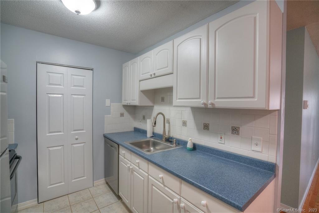 86 Buddington Road, Unit 7 Groton, CT 06340 - Photo 3 of 12