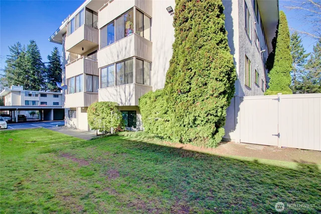 a view of an entrance of the house