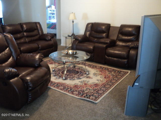 6833 Ridgeview Avenue Jacksonville, FL 32244 - Photo 11 of 31 living Room