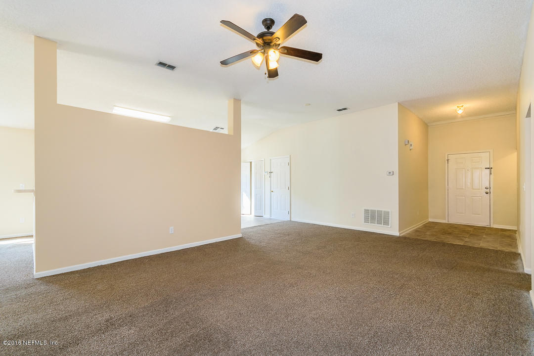 6833 Ridgeview Avenue Jacksonville, FL 32244 - Photo 12 of 31 Living Room/Dining Room