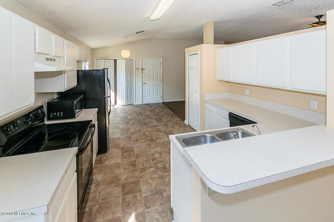 6833 Ridgeview Avenue Jacksonville, FL 32244 - Photo 14 of 31 Large Kitchen