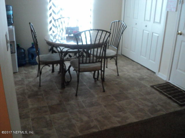 6833 Ridgeview Avenue Jacksonville, FL 32244 - Photo 17 of 31 Breakfast nook next to kitchen