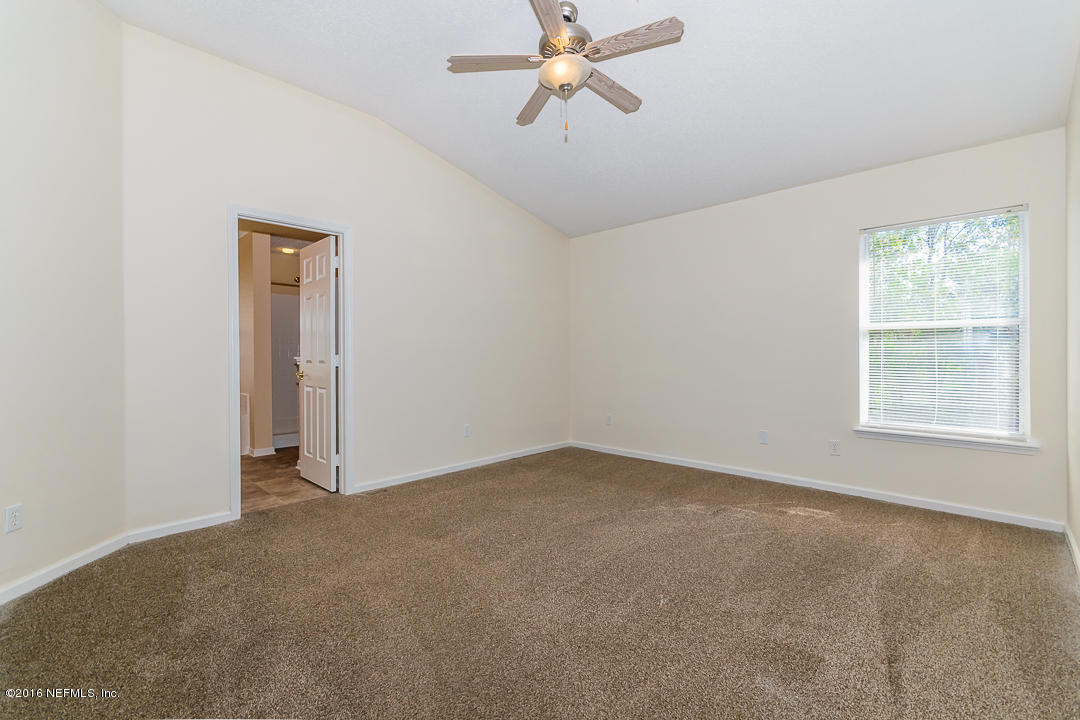 6833 Ridgeview Avenue Jacksonville, FL 32244 - Photo 21 of 31 Large Owner's Suite