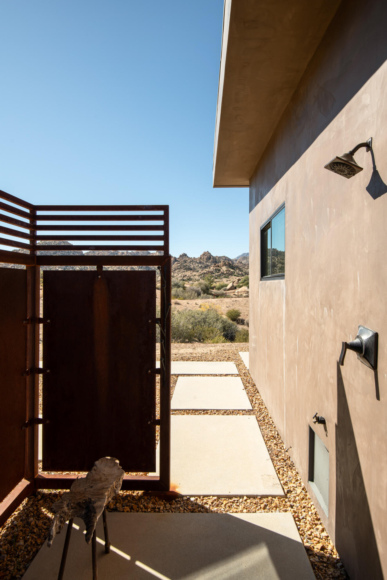 5494 Bronco Road Pioneertown, CA 92268 - Photo 22 of 38 a view of a balcony and chairs