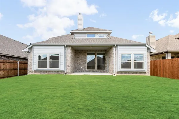 a view of a house with yard and front view of a house