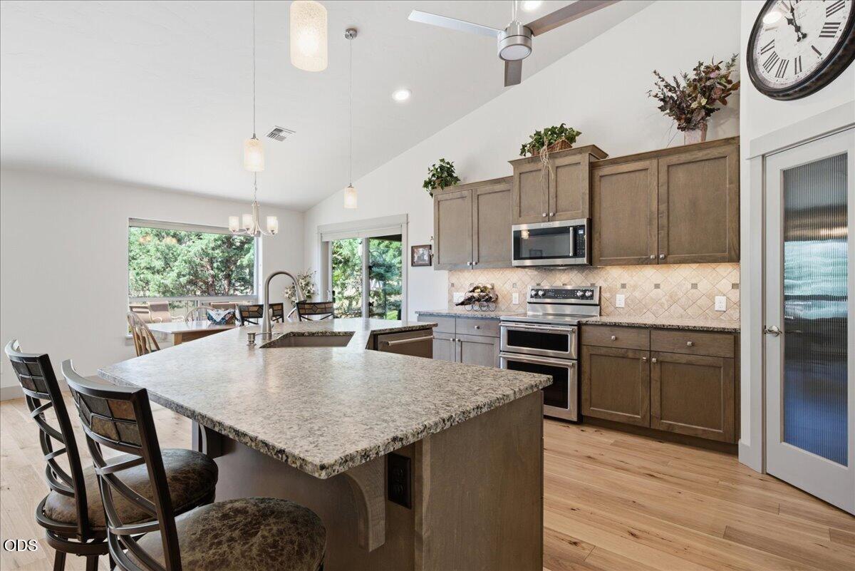 1726 Turnstone Road Redmond, OR 97756 - Photo 8 of 58