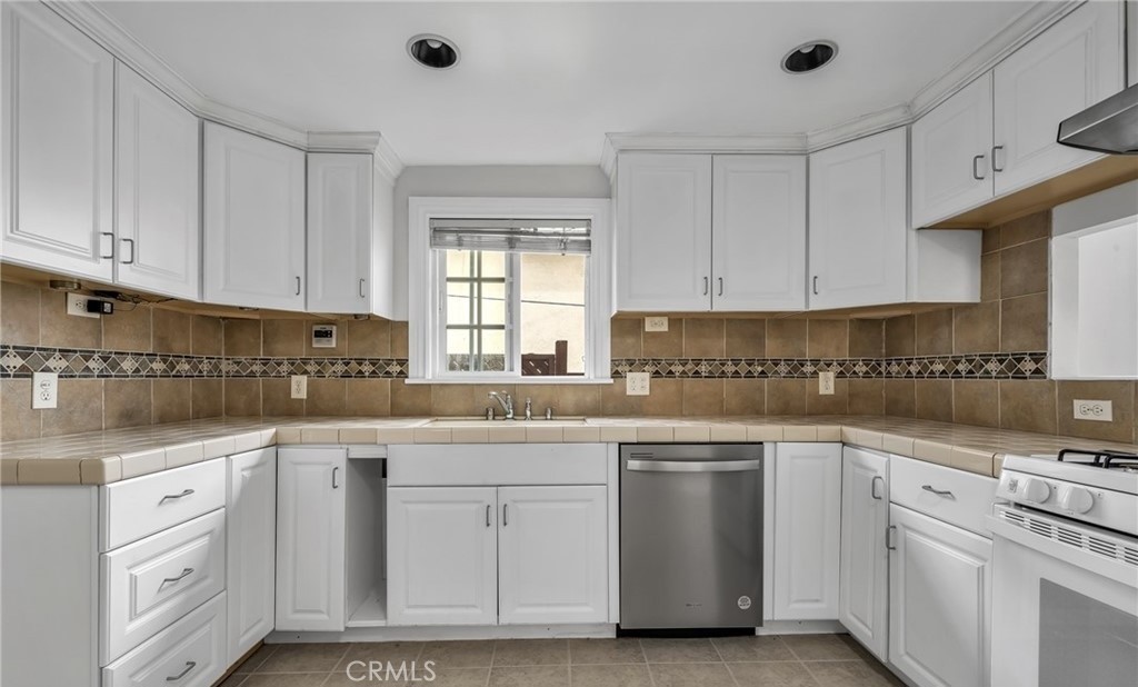 3131 South Kerckhoff Avenue San Pedro, CA 90731 - Photo 14 of 18