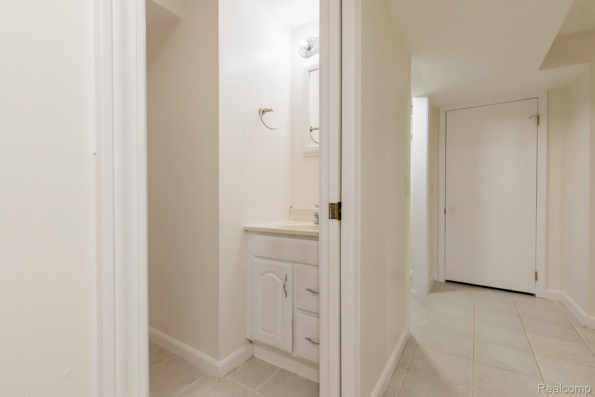 3882 Okemos Road Okemos, MI 48864 - Photo 38 of 50 3882Okemos38.jpg
