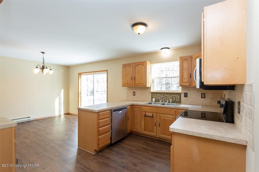 405 Saunders Drive Bushkill, PA 18324 - Photo 8 of 20 saunders4