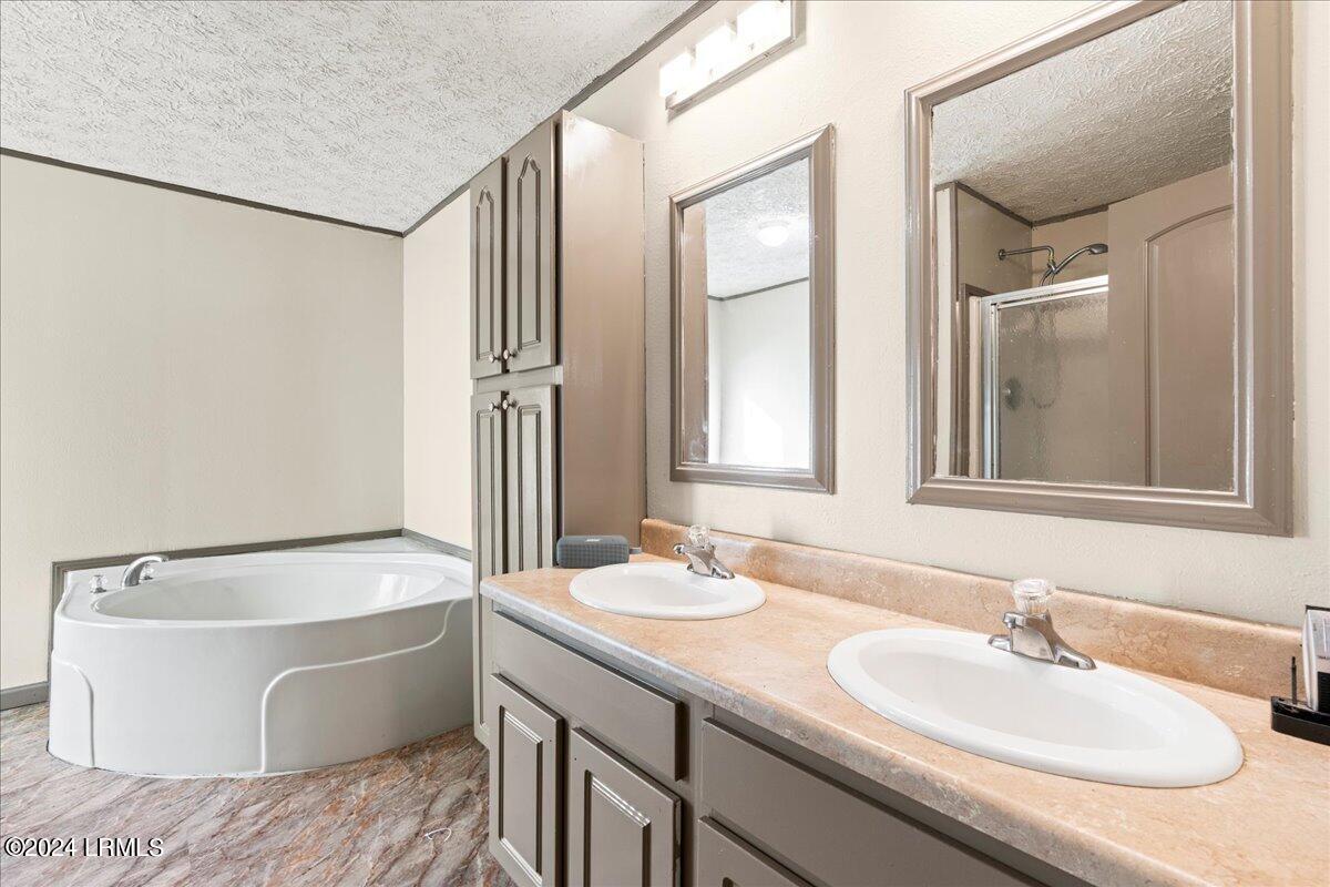 456 Nicks Road Ridgeland, SC 29936 - Photo 8 of 34 08-Primary Bathroom
