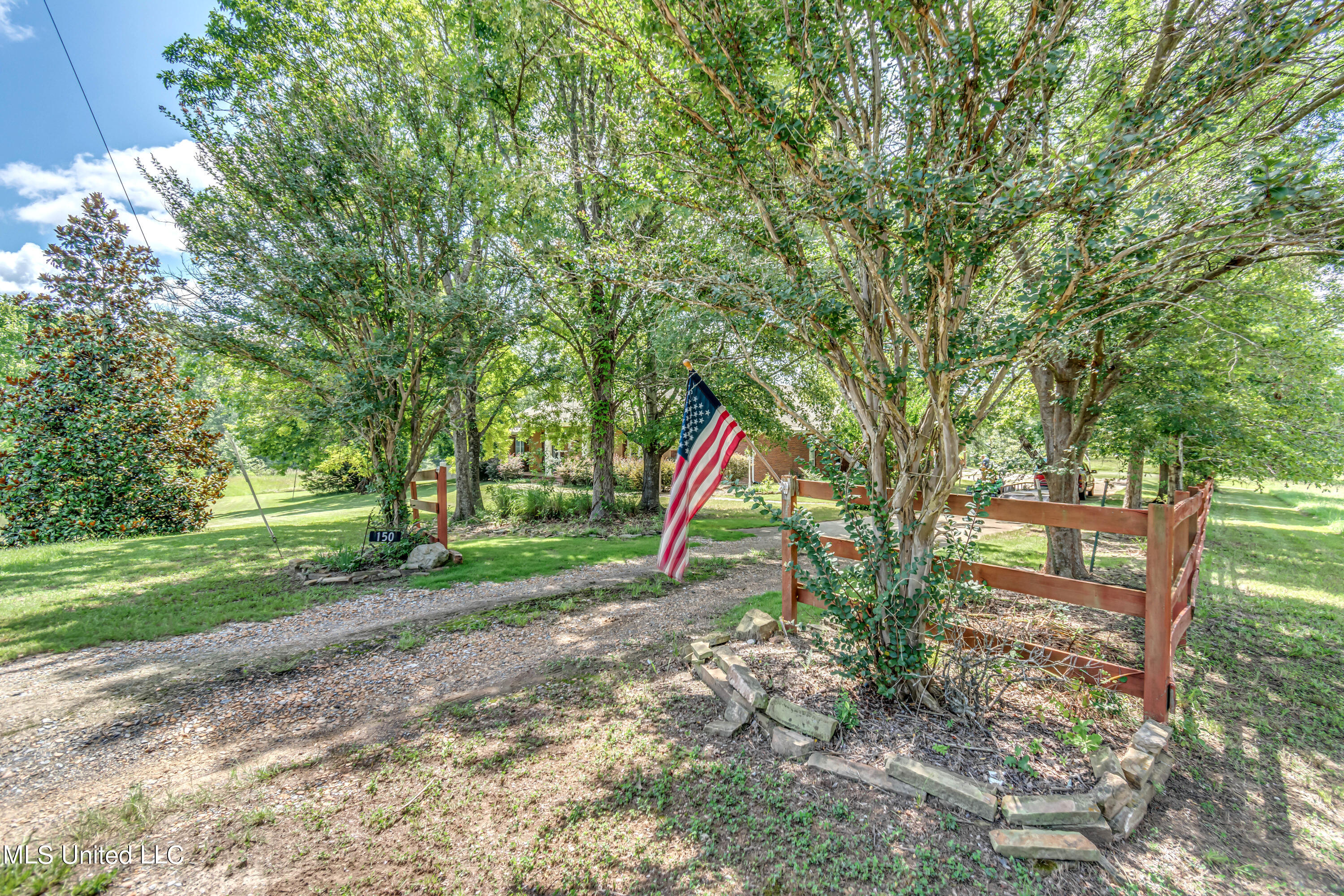 150 Hope Lane Raymond, MS 39154 - Photo 2 of 54 150 Hope Lane-82 (2)