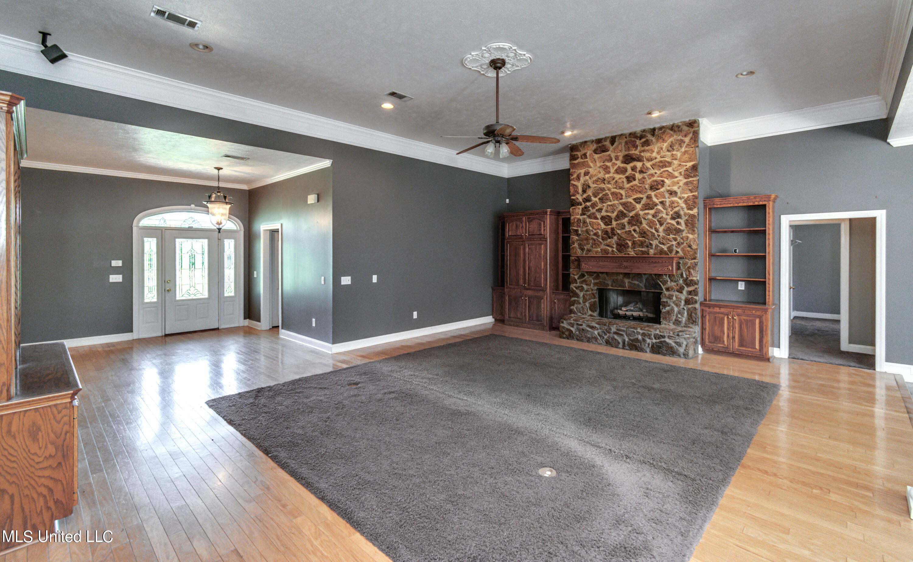 150 Hope Lane Raymond, MS 39154 - Photo 9 of 54 150 Hope Lane-7 great room - Copy