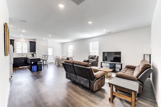 $2,450 | 338 Shady Cedar Hl Lane, Willis, TX 77378