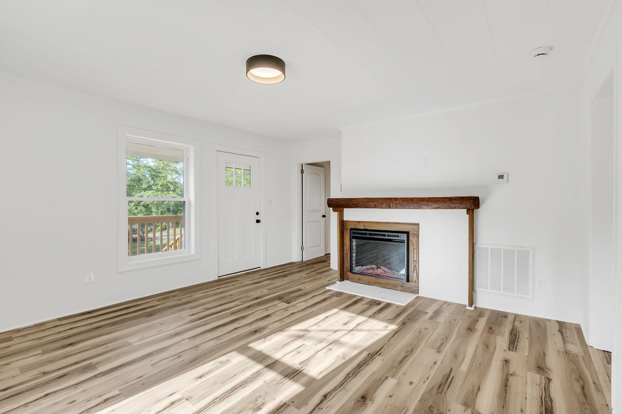 1227 Spring Street Spartanburg, SC 29307 - Photo 3 of 20 Gallery Image 3