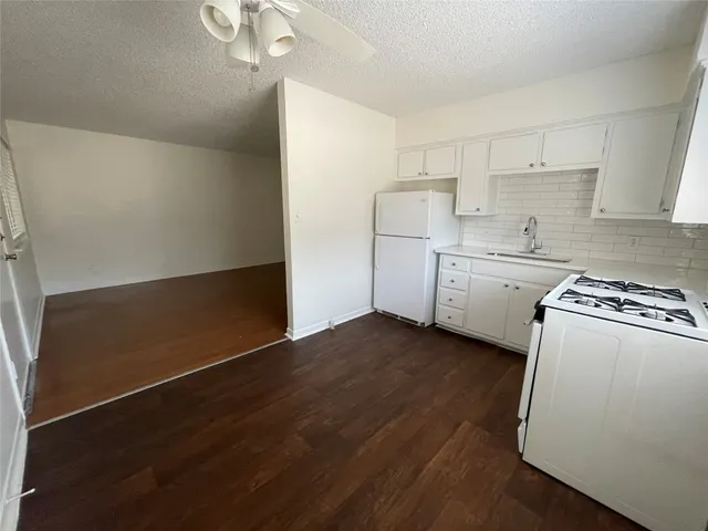 $775 | 3106 Duval Street, Unit 202, Austin, TX 78705