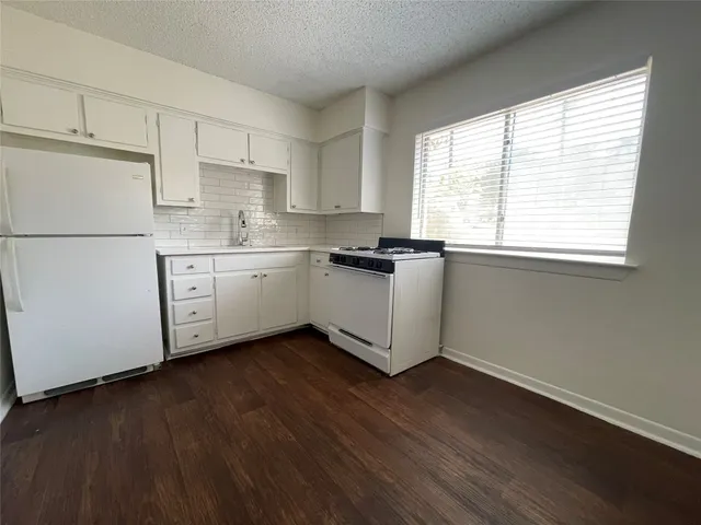 $775 | 3106 Duval Street, Unit 202, Austin, TX 78705