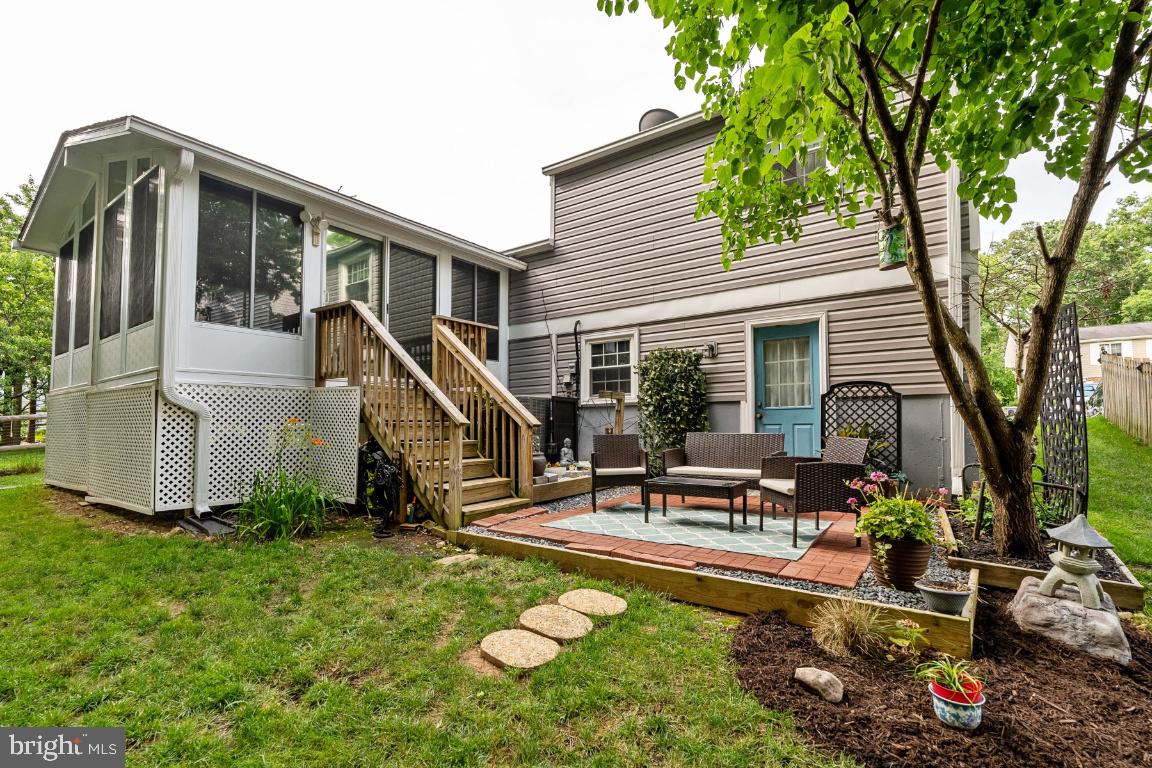 8280 Raindrop Way Springfield, VA 22153 - Photo 4 of 52 Gallery Image 4