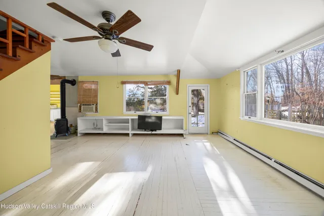 a view of a livingroom with furniture and a ceiling fan