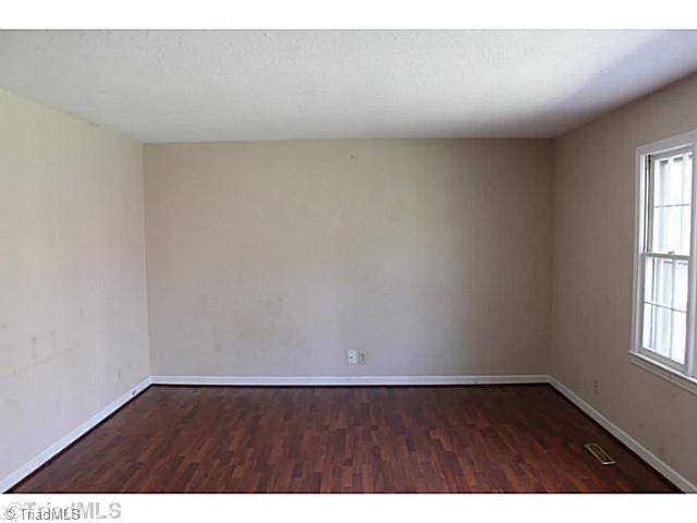 4641 Kinnamon Road Winston-Salem, NC 27103 - Photo 3 of 12 Living Room.