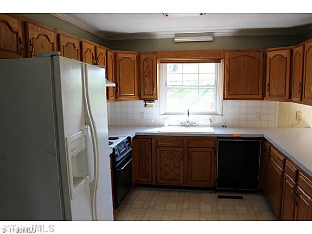 4641 Kinnamon Road Winston-Salem, NC 27103 - Photo 4 of 12 Kitchen.