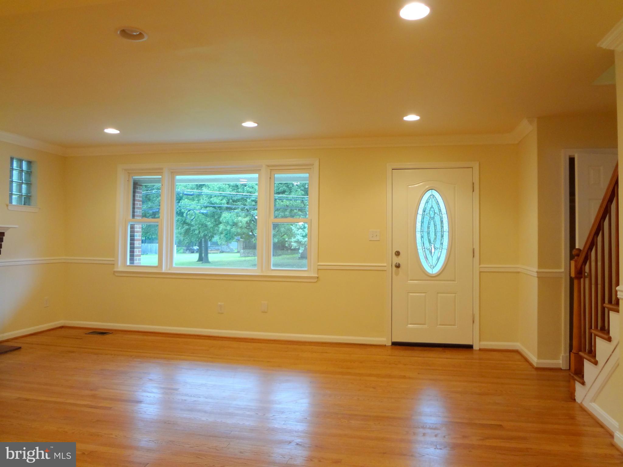 1619 Middleborough Road Baltimore, MD 21221 - Photo 9 of 30 Living Room