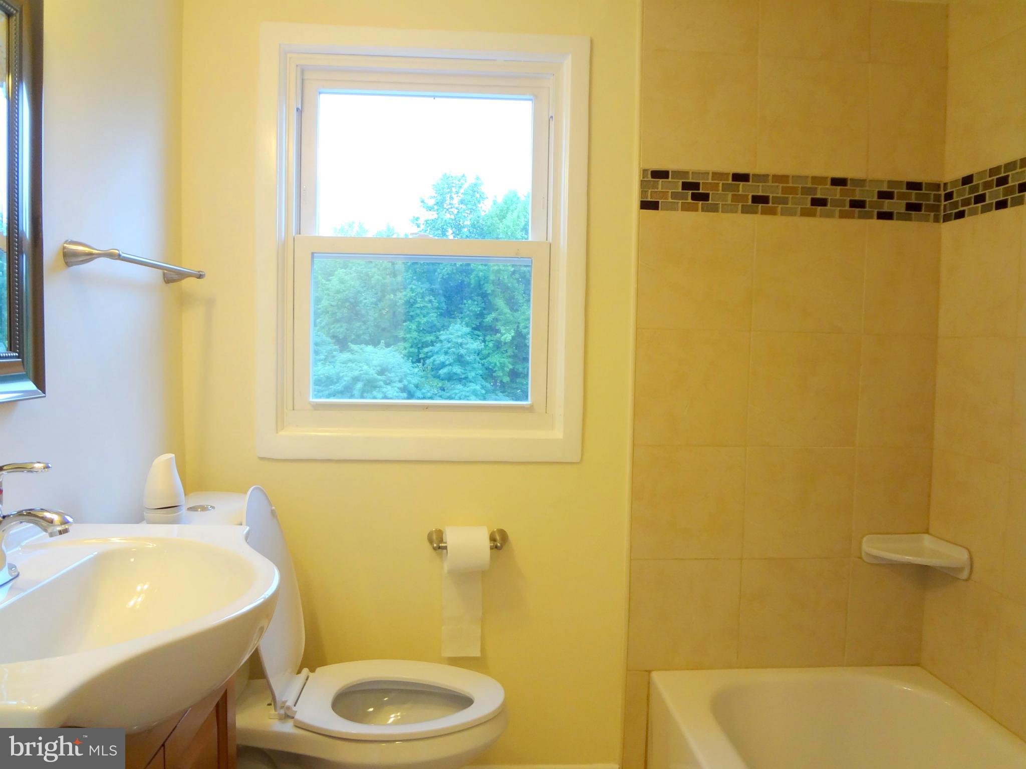1619 Middleborough Road Baltimore, MD 21221 - Photo 10 of 30 Bath_2