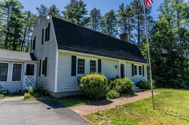 $569,000 | 26 Sanborn Road, Concord, NH 03301