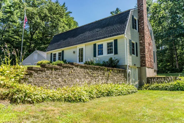 $569,000 | 26 Sanborn Road, Concord, NH 03301